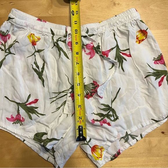 Piyama Women's Size S White Floral Button Front Pajamas Set Shirt Shorts - Picture 6 of 11